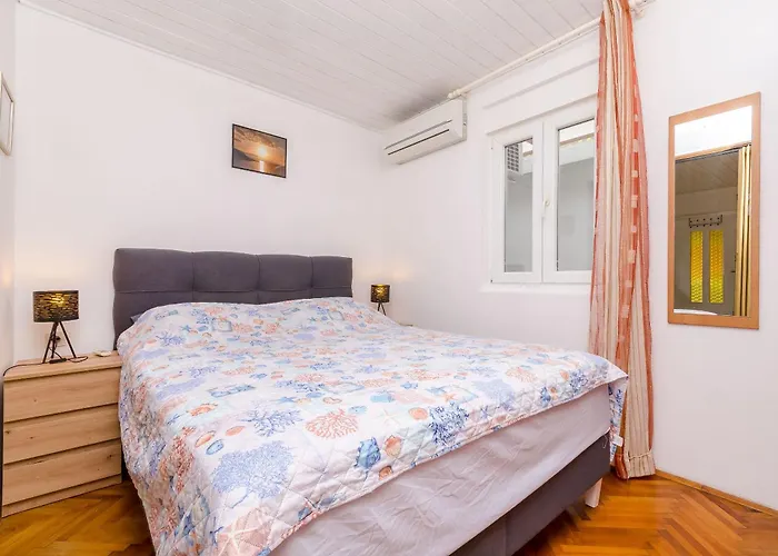Lav Stari Grad (Hvar)